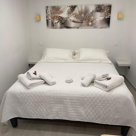 Grand Studio Neuf A 50 M Du Port Сен-Тропе Екстер'єр фото