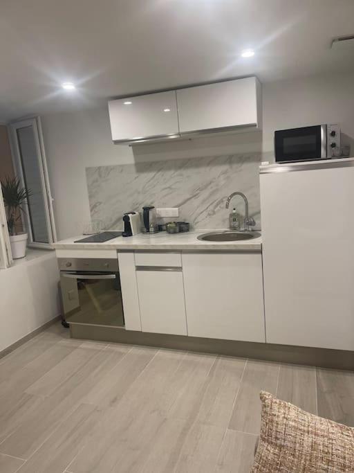 Grand Studio Neuf A 50 M Du Port Сен-Тропе Екстер'єр фото